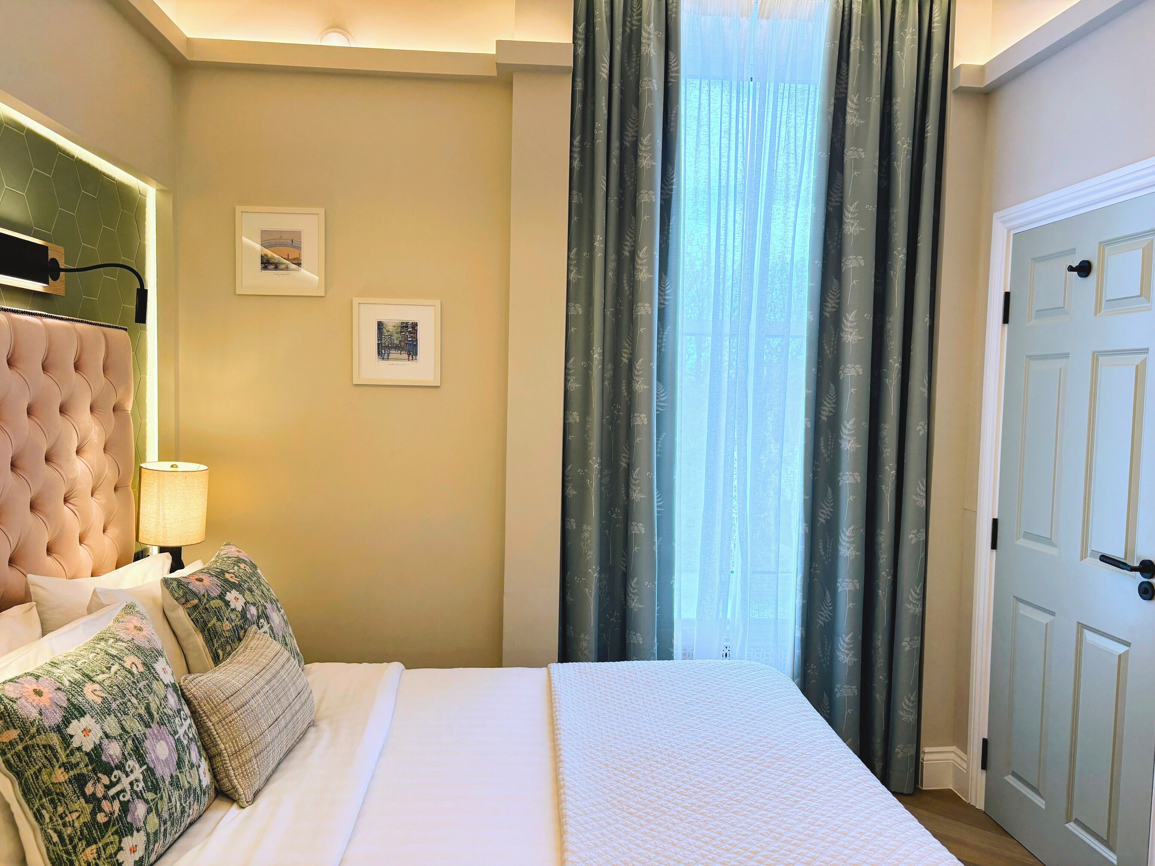 Economy Double Room, 1 Double Bed | Select Comfort beds, in-room safe, desk, soundproofing