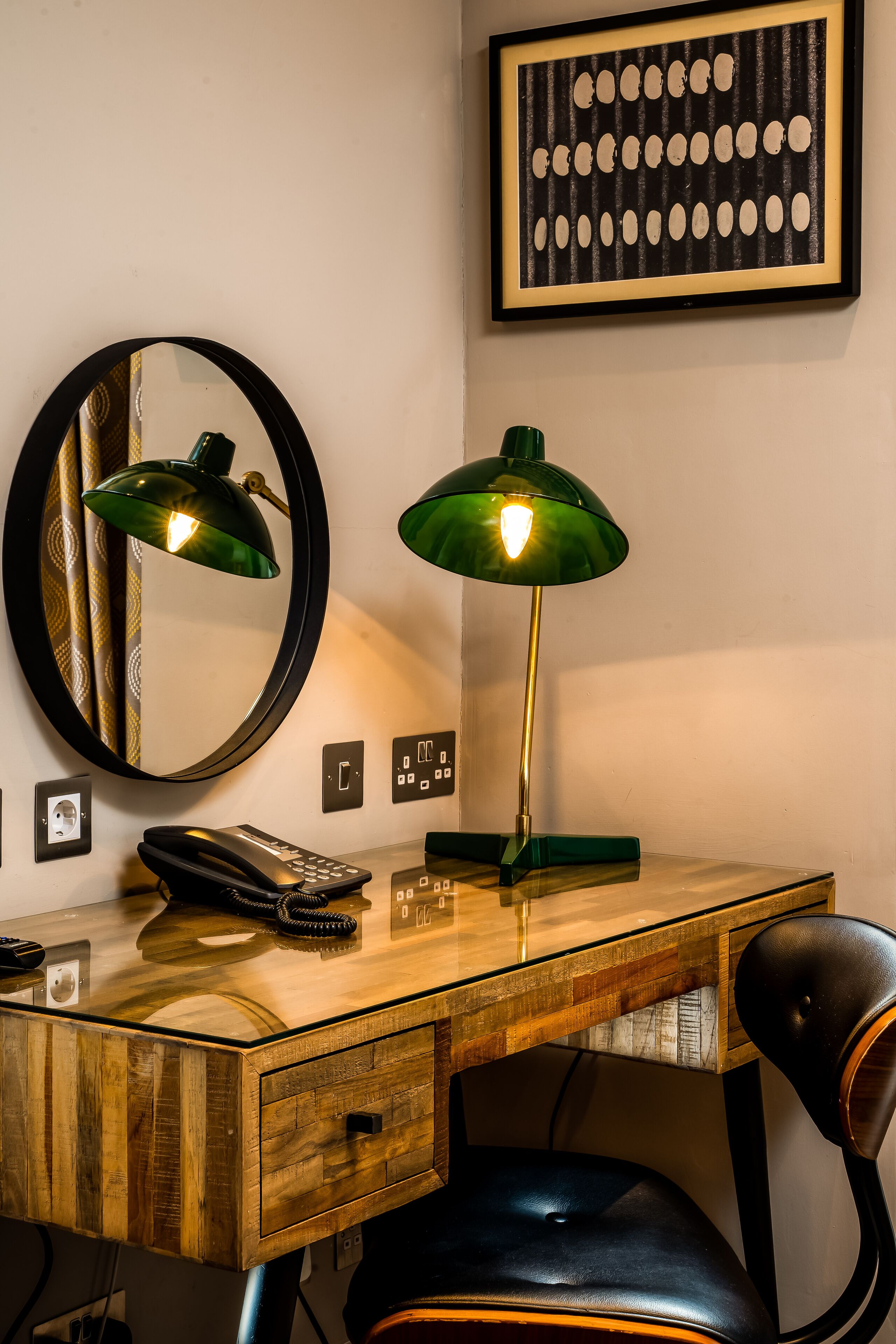 deluxe twin room | 1 bedroom, select comfort beds, in-room safe, desk