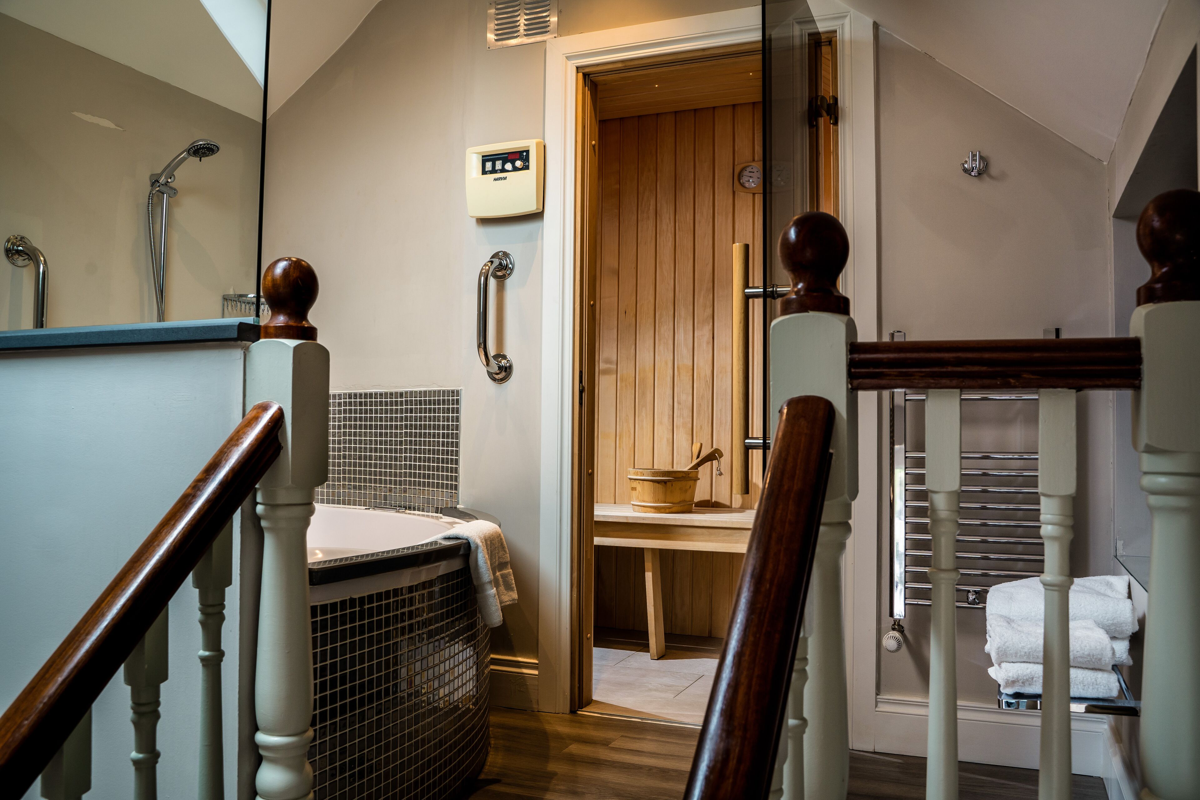Executive Suite | Bathroom | Hair dryer, towels