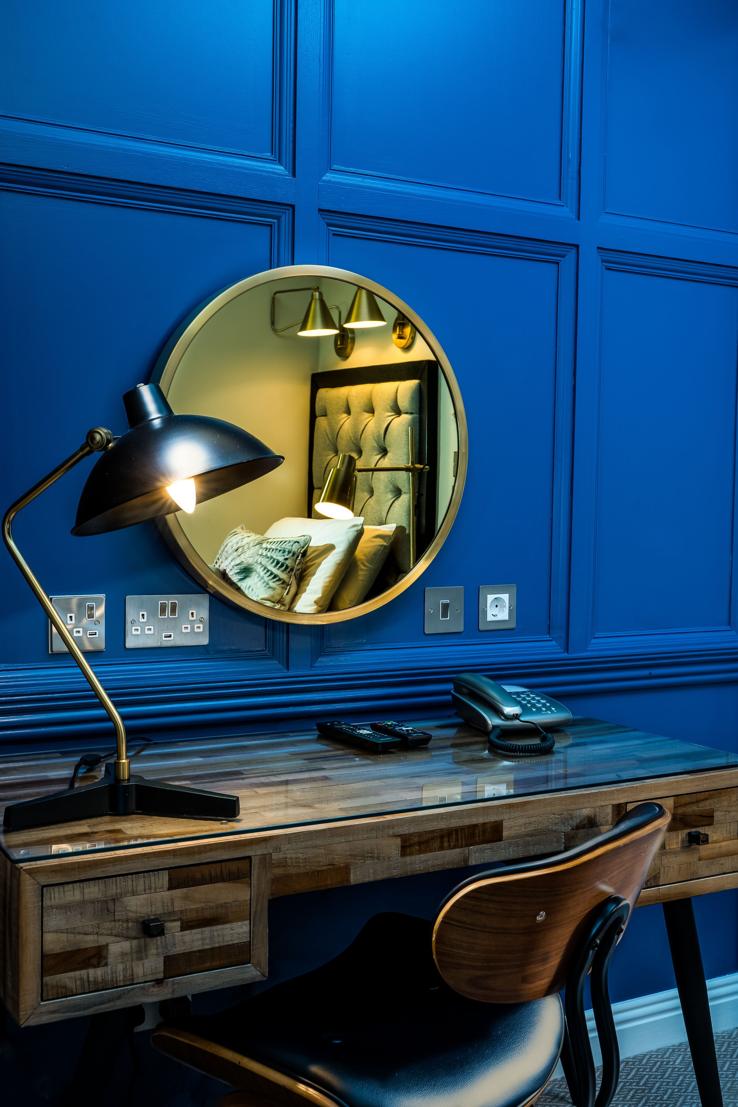 deluxe single room | 1 bedroom, select comfort beds, in-room safe, desk