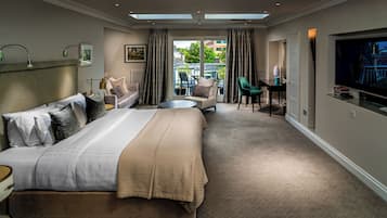 Executive Suite | Select Comfort beds, in-room safe, desk, soundproofing