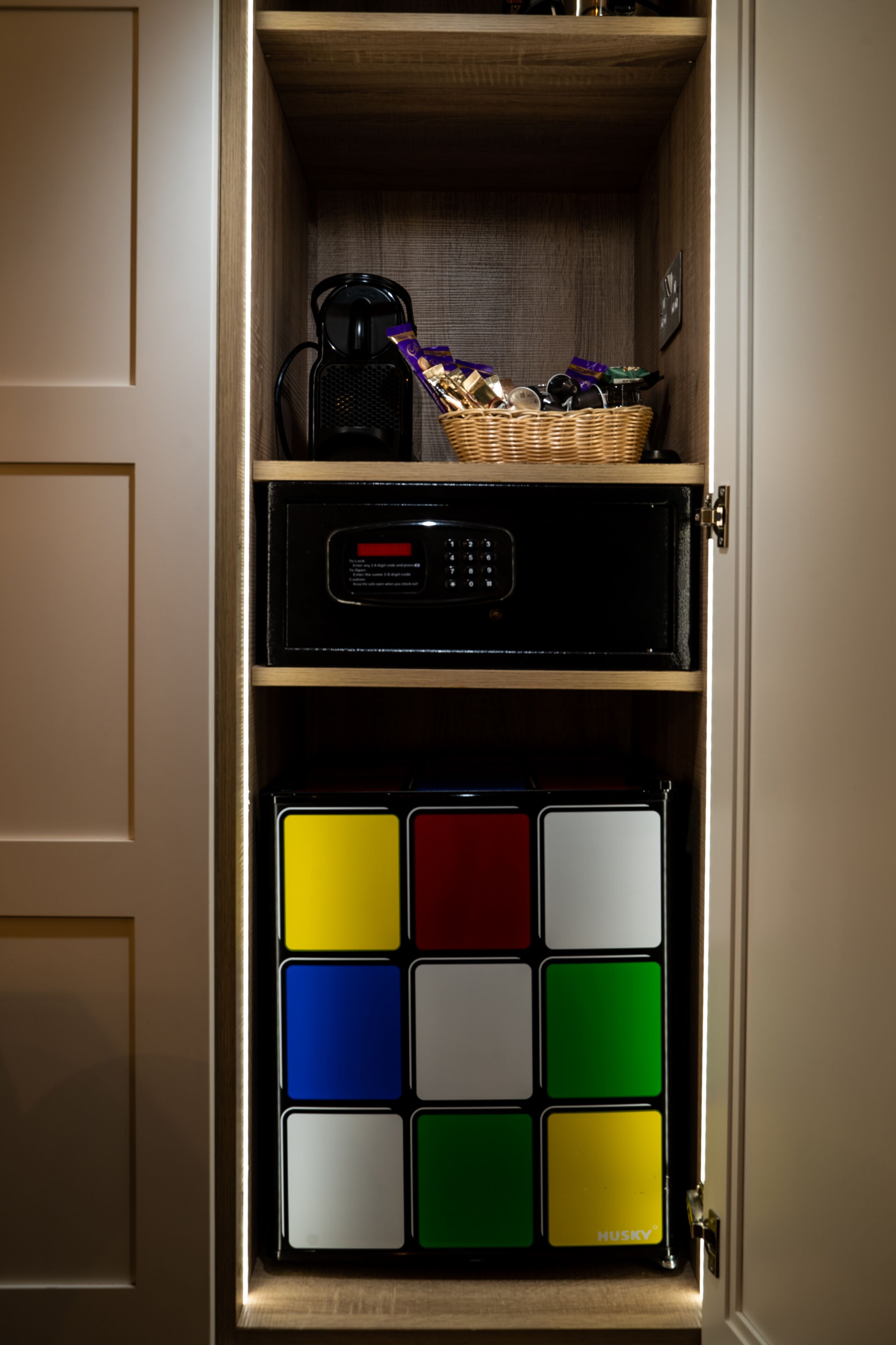 family room | 1 bedroom, select comfort beds, in-room safe, desk