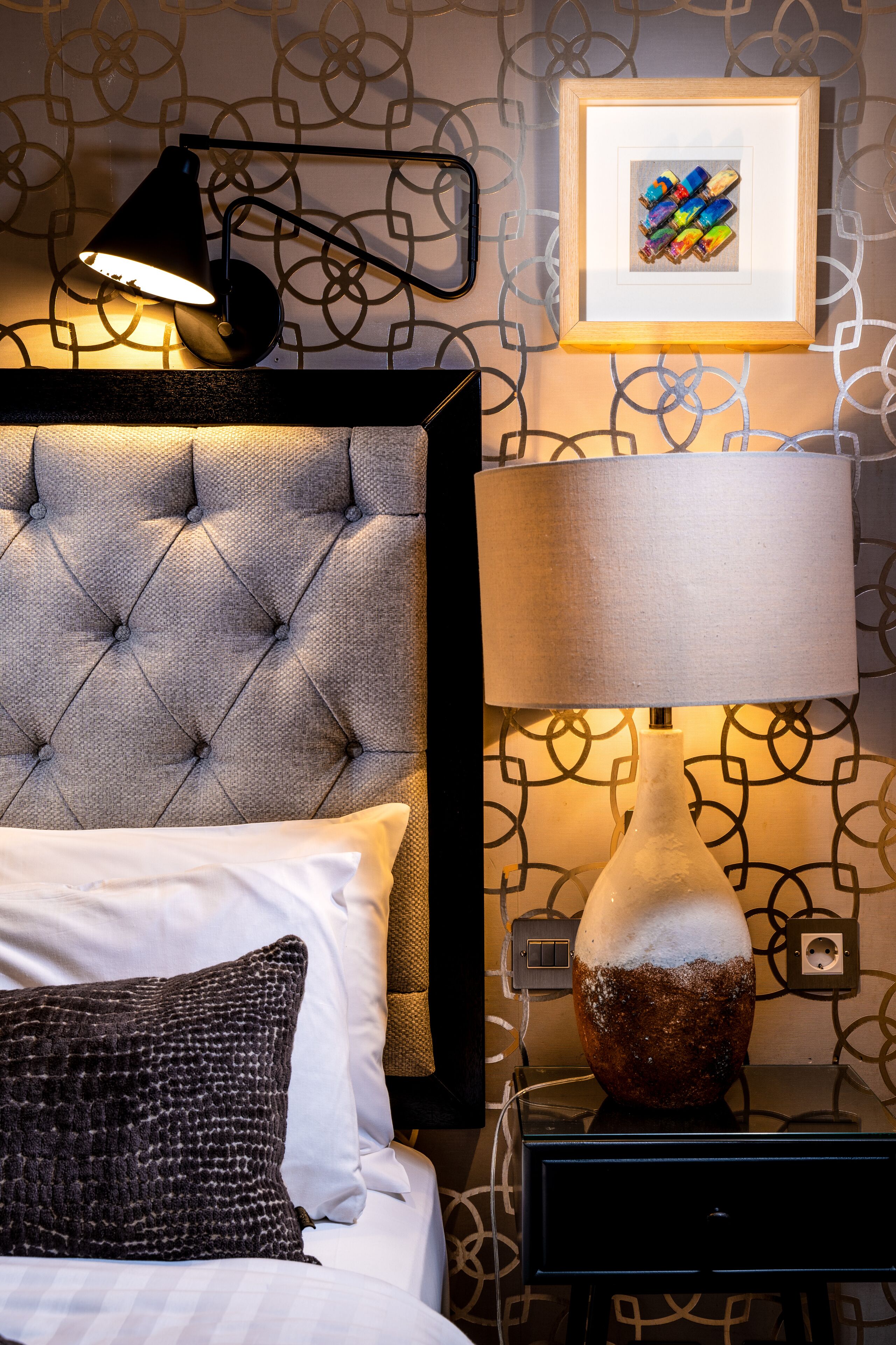 deluxe double room, 1 king bed | 1 bedroom, select comfort beds, in-room safe, desk