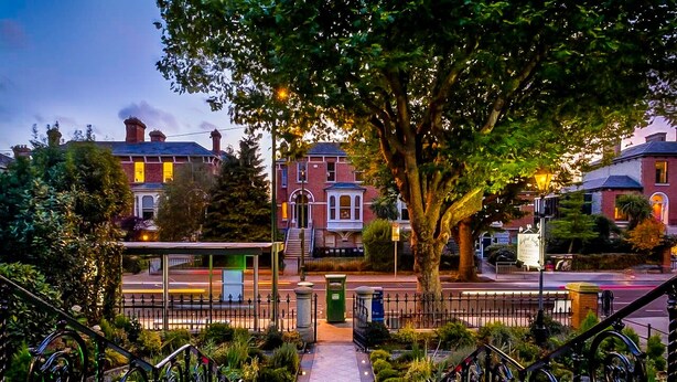 A staircase leading to a building with a traditional architectural style, surrounded by greenery and a well-maintained pathway. - Roxford Lodge Hotel (Dublin)