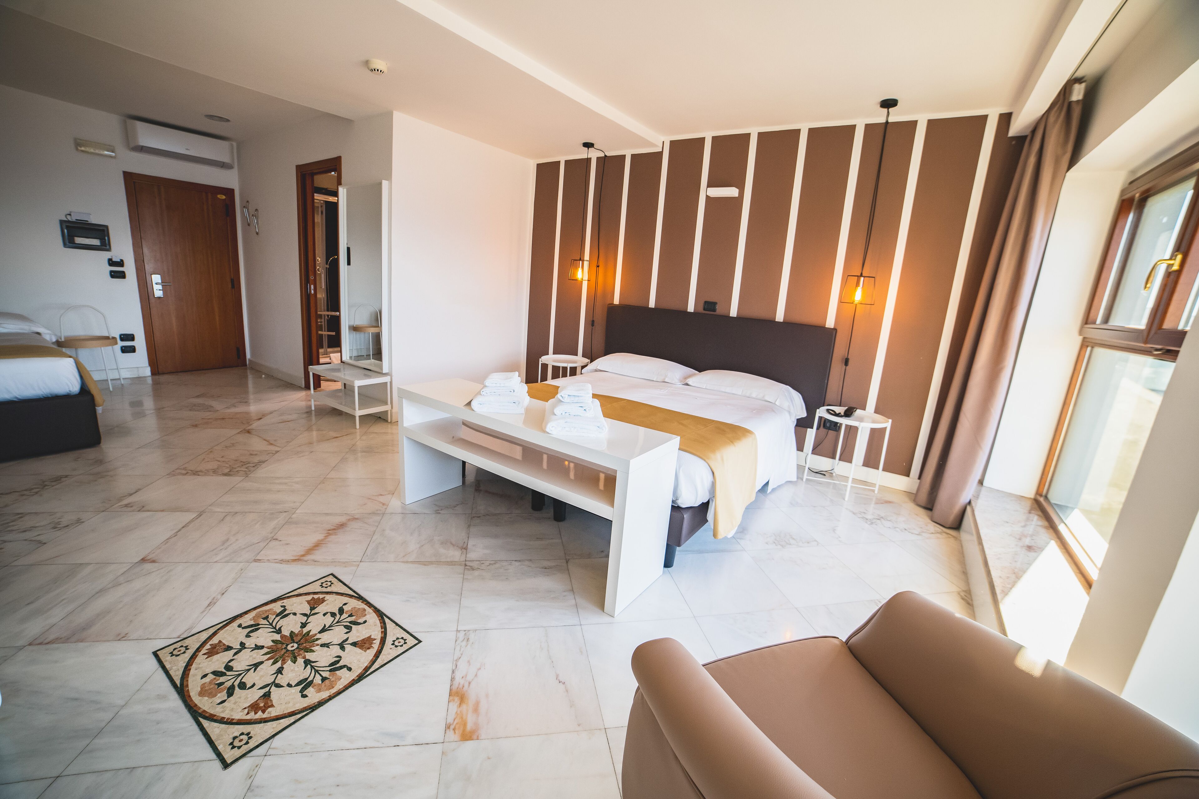 junior suite, sea view | minibar, desk, blackout curtains, soundproofing