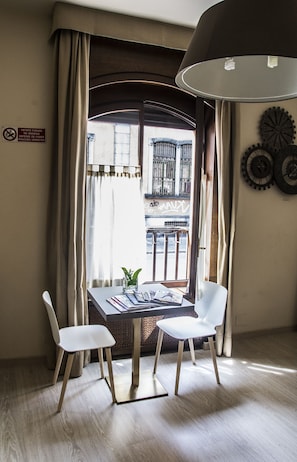 Lobby sitting area - Hotel Ares (Milan)