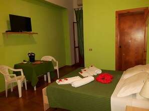 Double Room | Desk, cots/infant beds, bed sheets - Silica Residence Hotel (San Lucido)