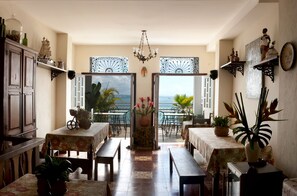 Breakfast area