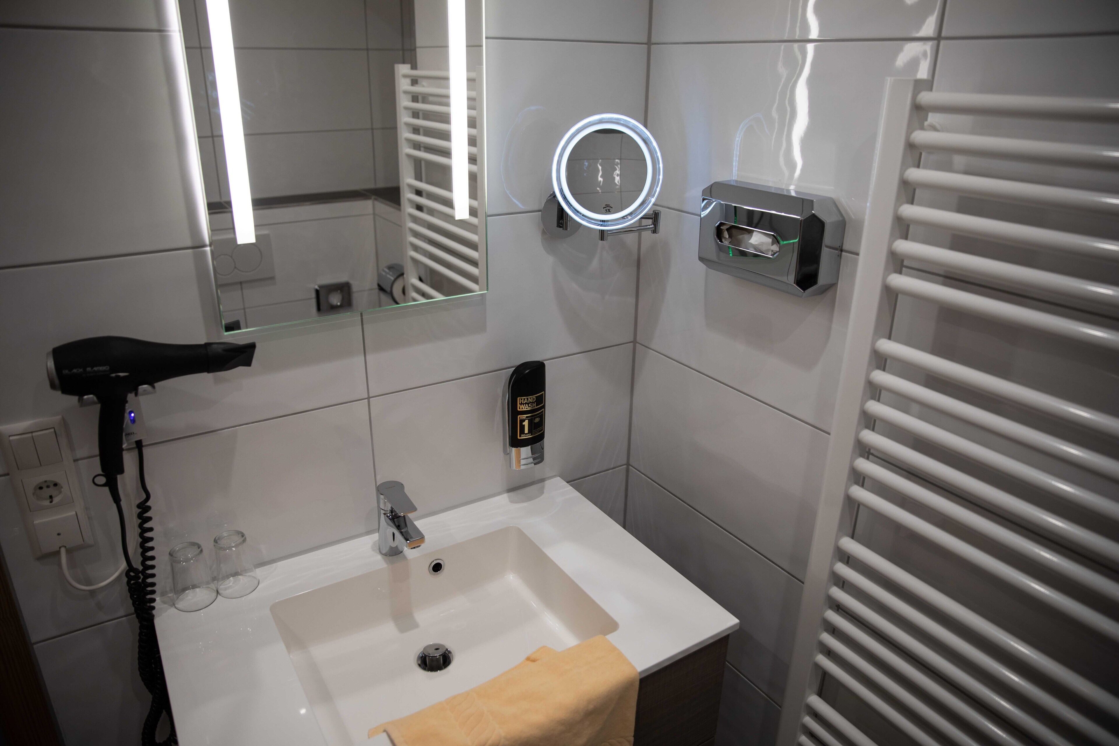 shower, free toiletries, hair dryer, towels