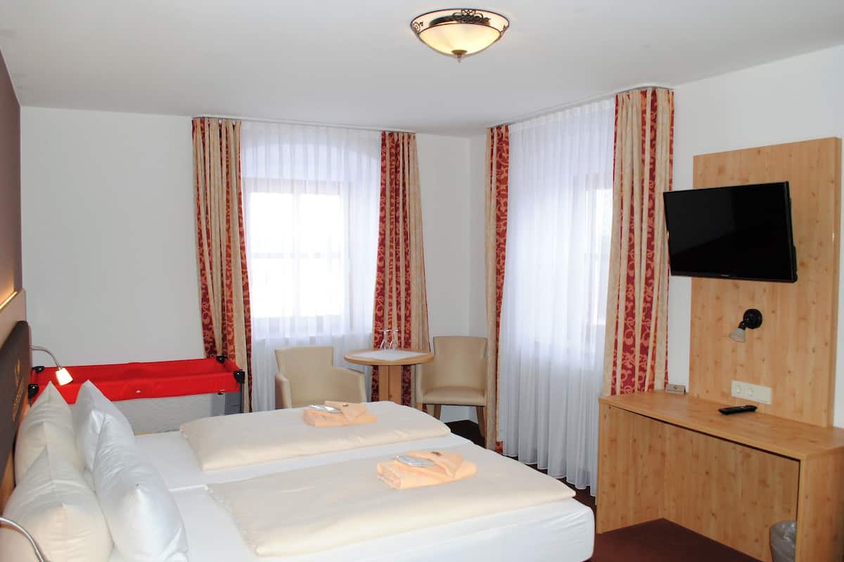 Individually furnished, desk, soundproofing, free WiFi