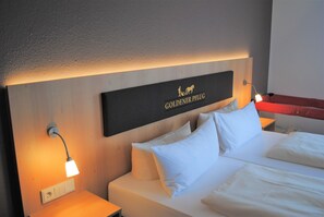 Muebles diferentes, escritorio, insonorización y wifi gratis