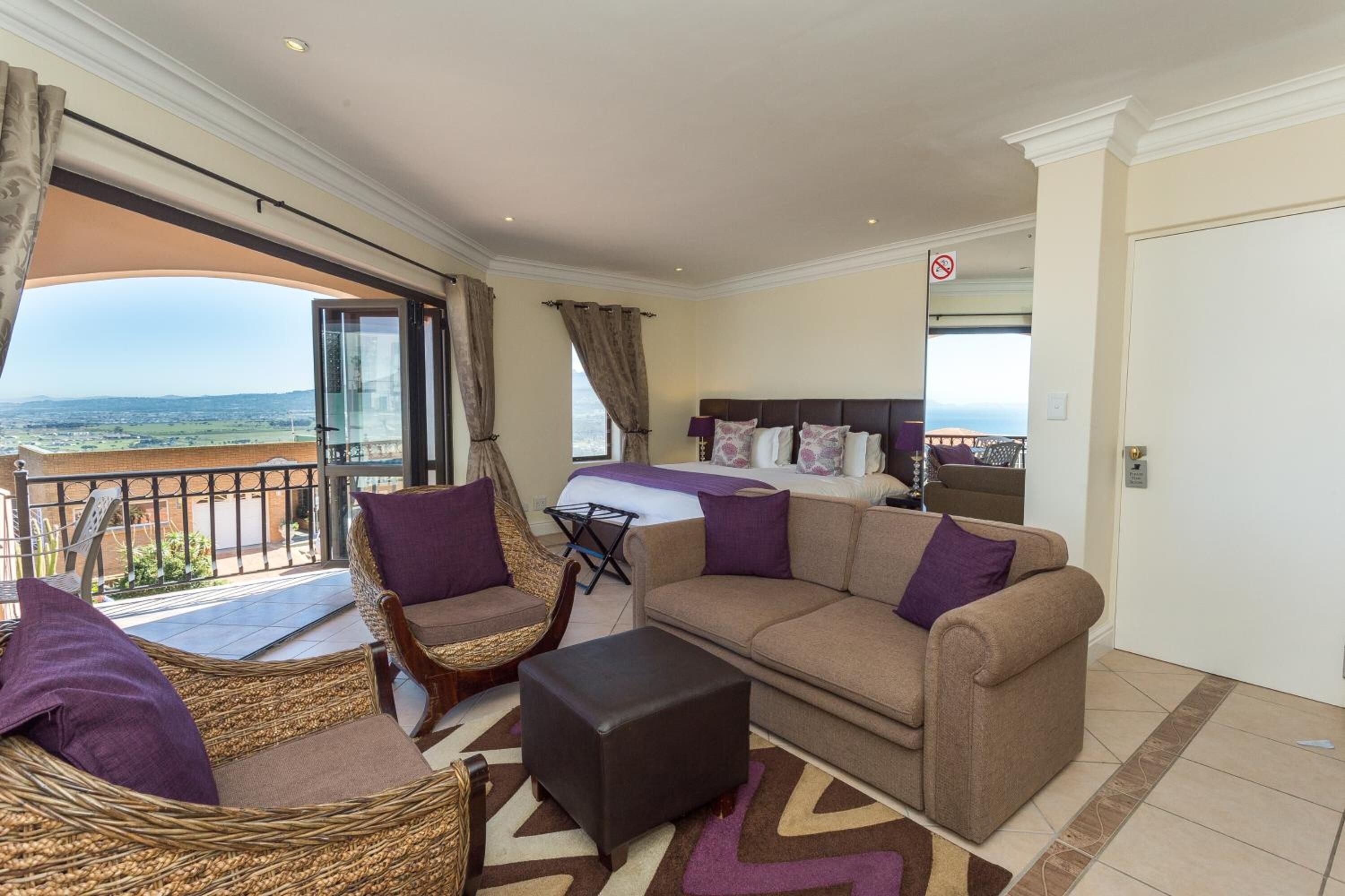 豪華客房, 海景 | 低過敏寢具、迷你吧、客房內保險箱、熨斗/熨衣板