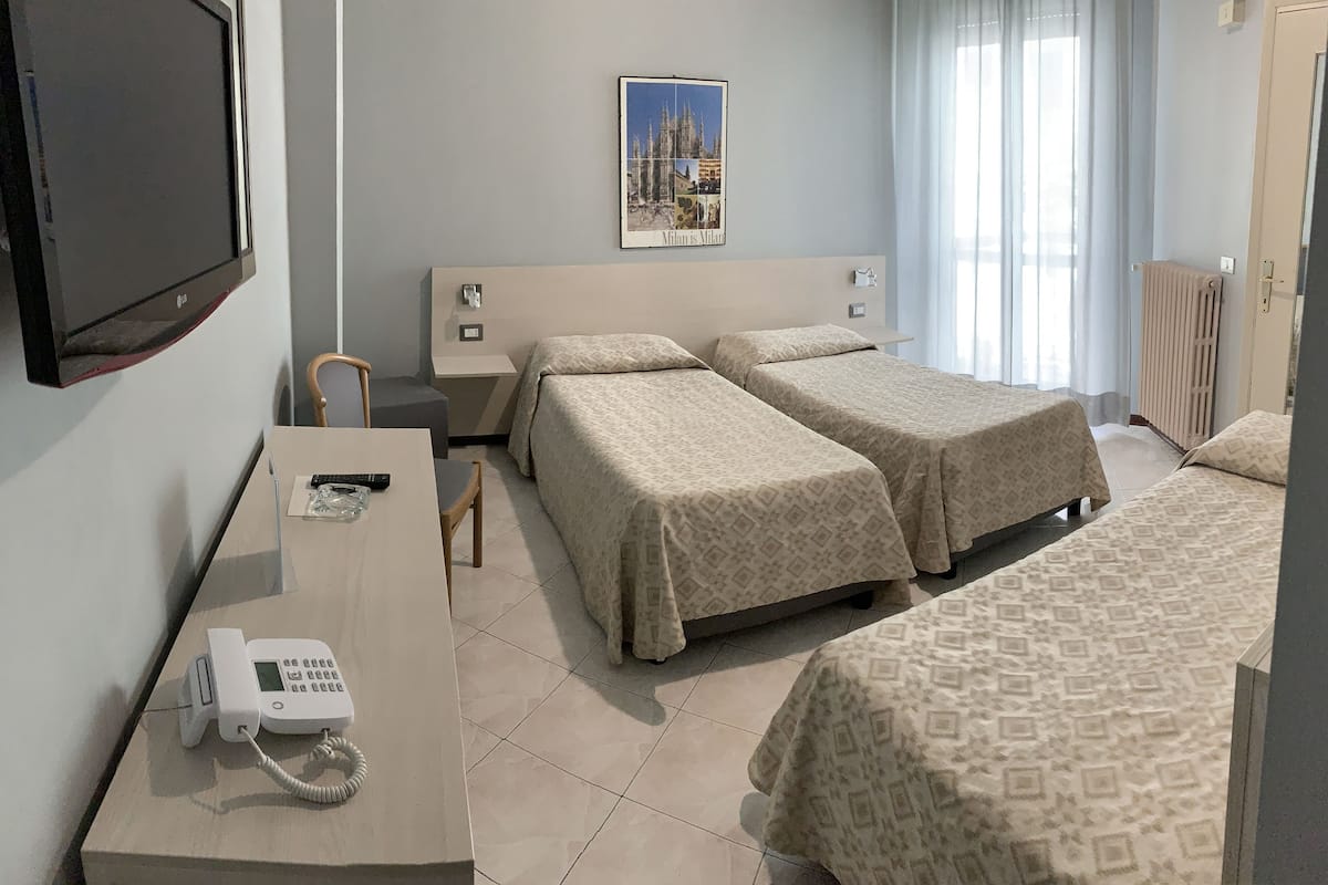 triple room | free wifi, bed sheets