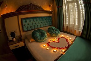 Doppelzimmer, 1 Doppelbett | Minibar, Zimmersafe, Bügeleisen/Bügelbrett, Zustellbetten