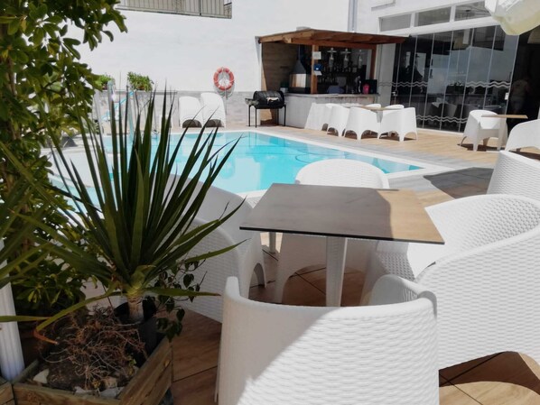 TV - Hostal La Ermita (Nerja)