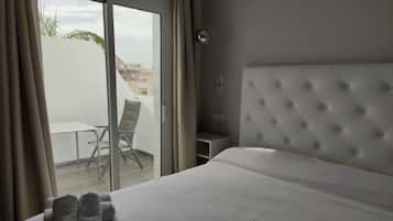Standard Double Room, Balcony | Individually decorated, individually furnished, desk, blackout drapes
