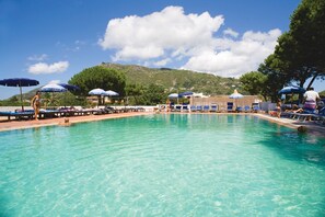 Outdoor pool, pool loungers - Hotel Al Bosco (Forio)