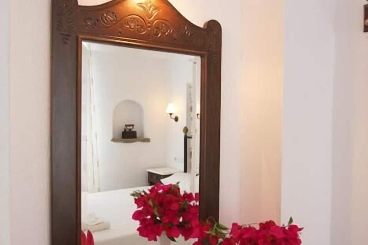 Suite junior | Baño | Regadera, secadora de cabello, toallas, shampoo