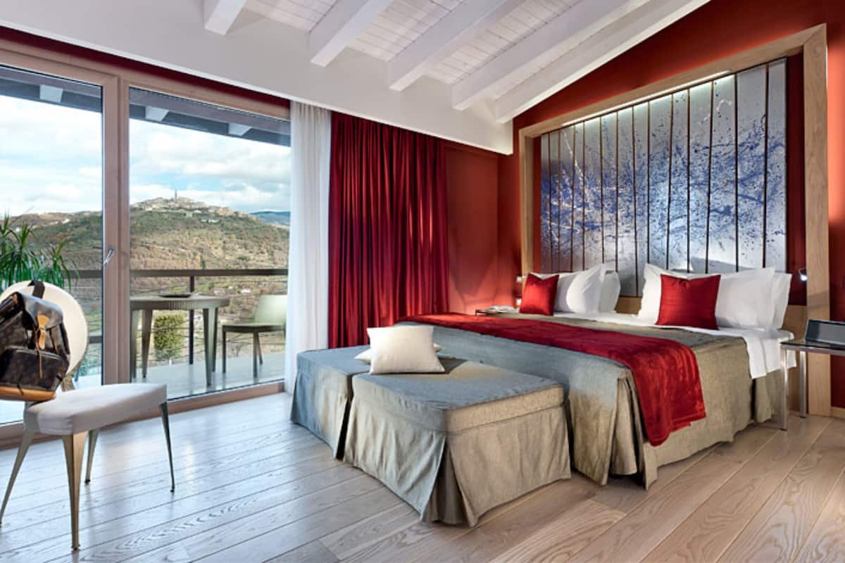 premium bedding, minibar, in-room safe, individually decorated