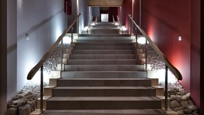 A staircase with stone steps and metal railings, leading to a higher floor. - Hotel Bouganville (Picerno)