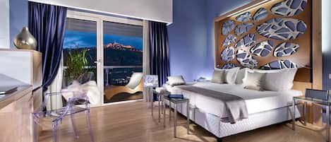 1 bedroom, premium bedding, minibar, in-room safe