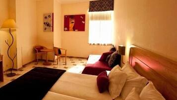 Minibar, Schreibtisch, schallisolierte Zimmer, kostenlose Babybetten