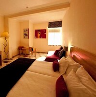Minibar, desk, soundproofing, WiFi (free)