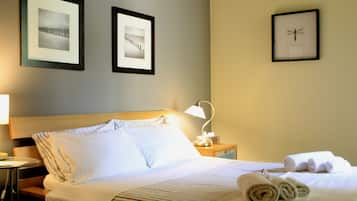 Habitación Confort doble, 1 cama de matrimonio | Ropa de cama de alta calidad y decoración individual