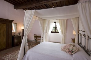Minibar, in-room safe, free WiFi - Castello di Meleto (Gaiole in Chianti)
