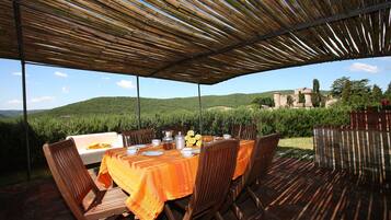 Villa, 3 Bedrooms, Vineyard View | Minibar, in-room safe, free WiFi