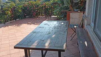 Doppel- oder Zweibettzimmer | Terrasse/Patio