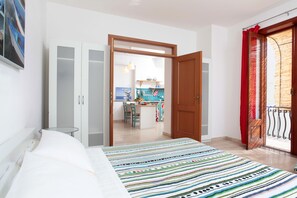 Artículos de higiene personal gratuitos, secador de pelo, bidé y toallas