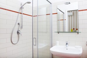 Gratis toiletartikler, hårtørrer, bidet, håndklæder