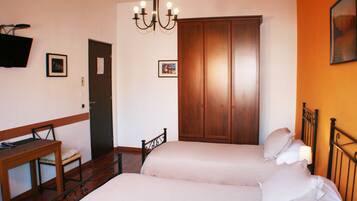 Triple Room, Balcony | Desk, rollaway beds, free WiFi