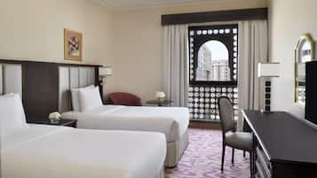 Minibar, safe på rommet, skrivebord og blendingsgardiner