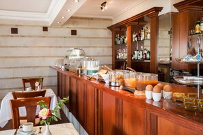 Free breakfast - Andreolas Luxury Suites (Zakynthos)