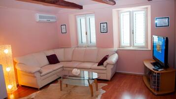 Panoramic Apartment, 3 Bedrooms, Terrace, City View | Terrace/patio