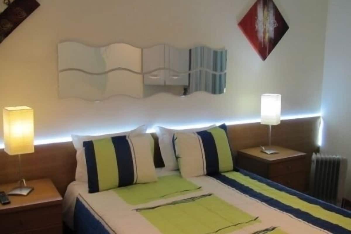 Minibar, desk, iron/ironing board, travel cot