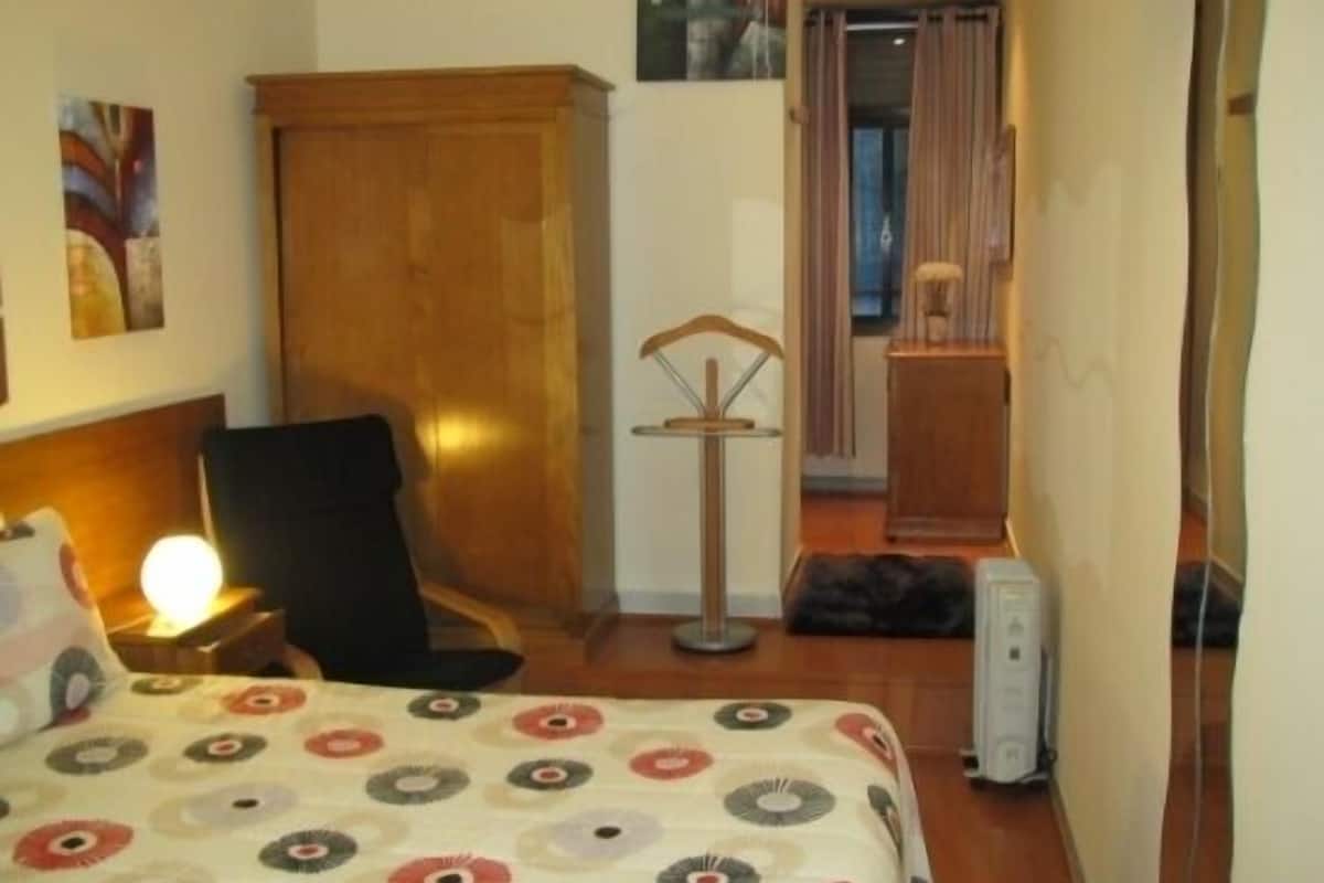 Minibar, desk, iron/ironing board, travel cot