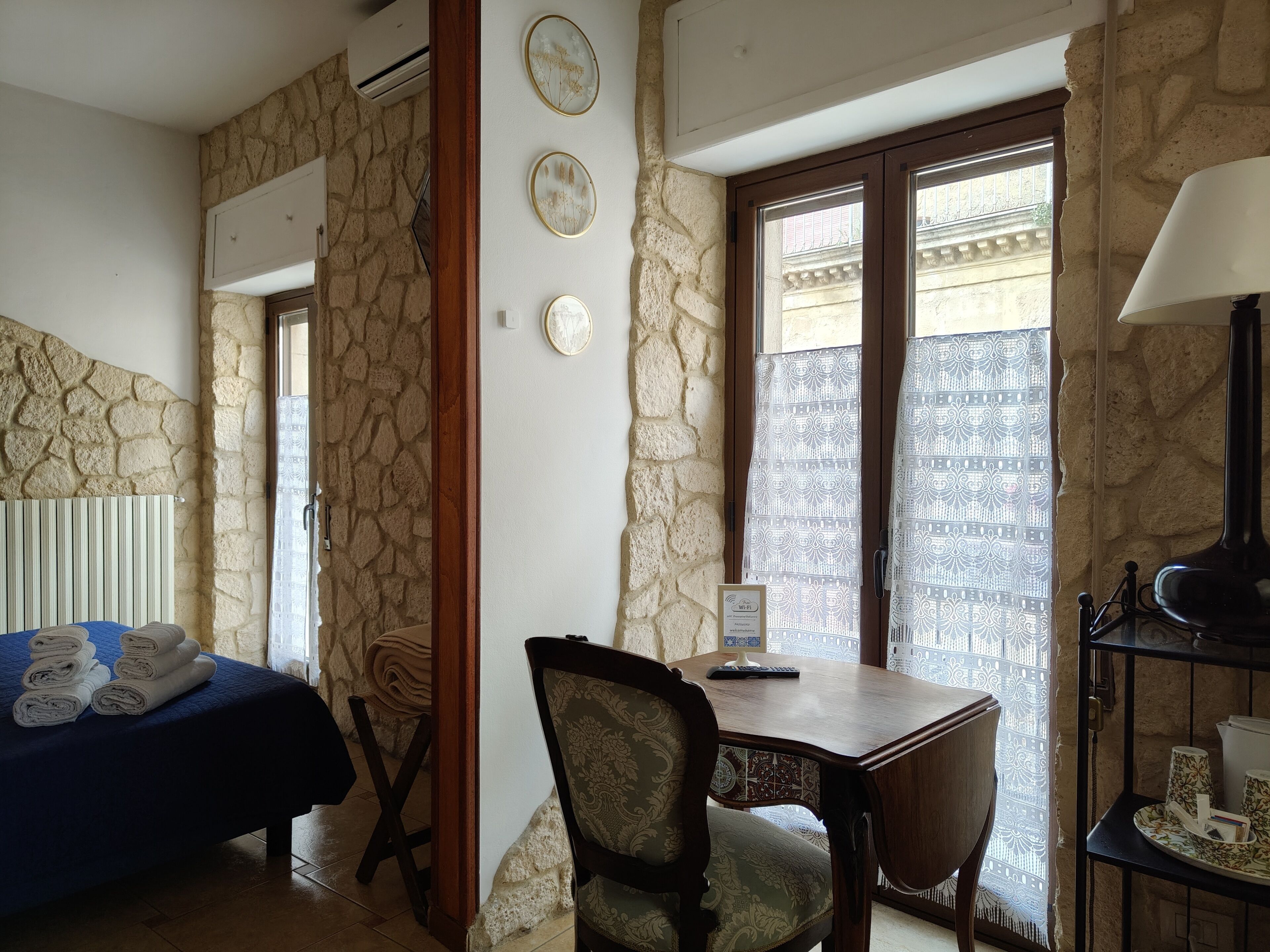 Camera doppia | Una scrivania, insonorizzazione, Wi-Fi gratuito, lenzuola