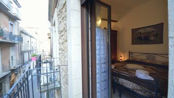 Camera tripla | Una scrivania, insonorizzazione, letti aggiuntivi (a pagamento)