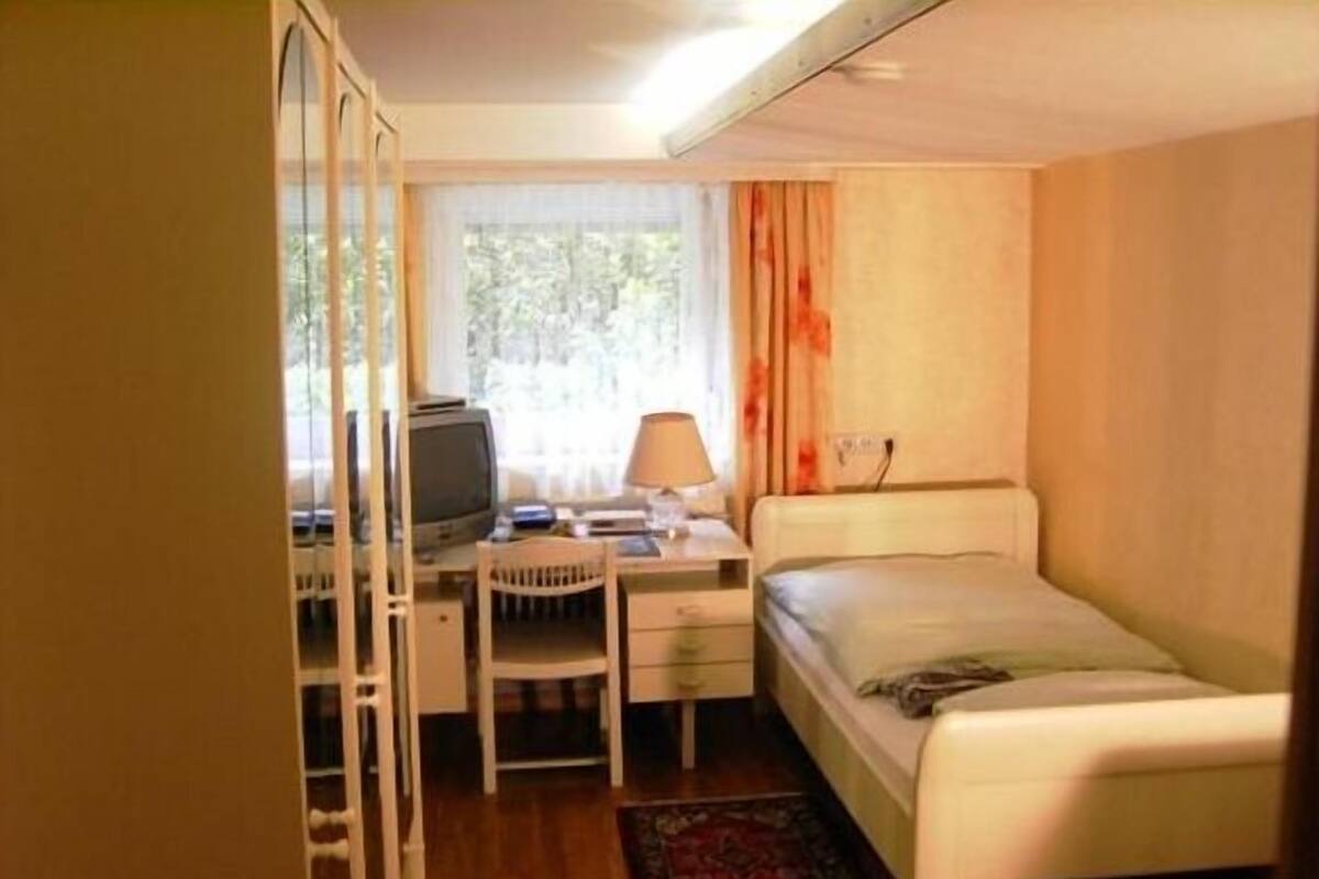 Double room | In-room safe, desk, iron/ironing board (on request), rollaway beds