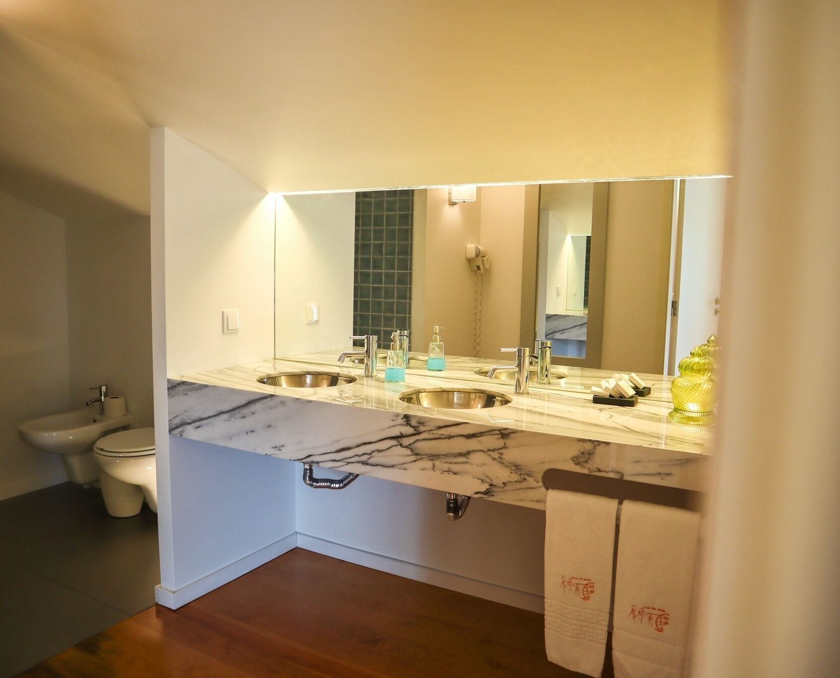 presidential suite | bathroom | free toiletries, hair dryer, bidet, towels
