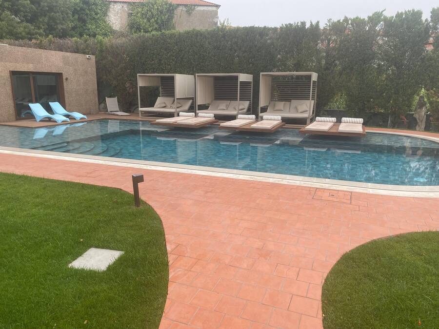 Outdoor pool, pool loungers