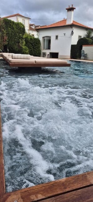 Außenpool, Liegestühle