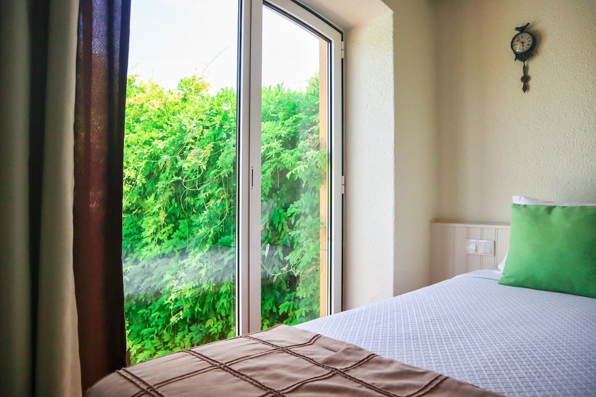 Suite | 3 bedrooms, premium bedding, desk, soundproofing