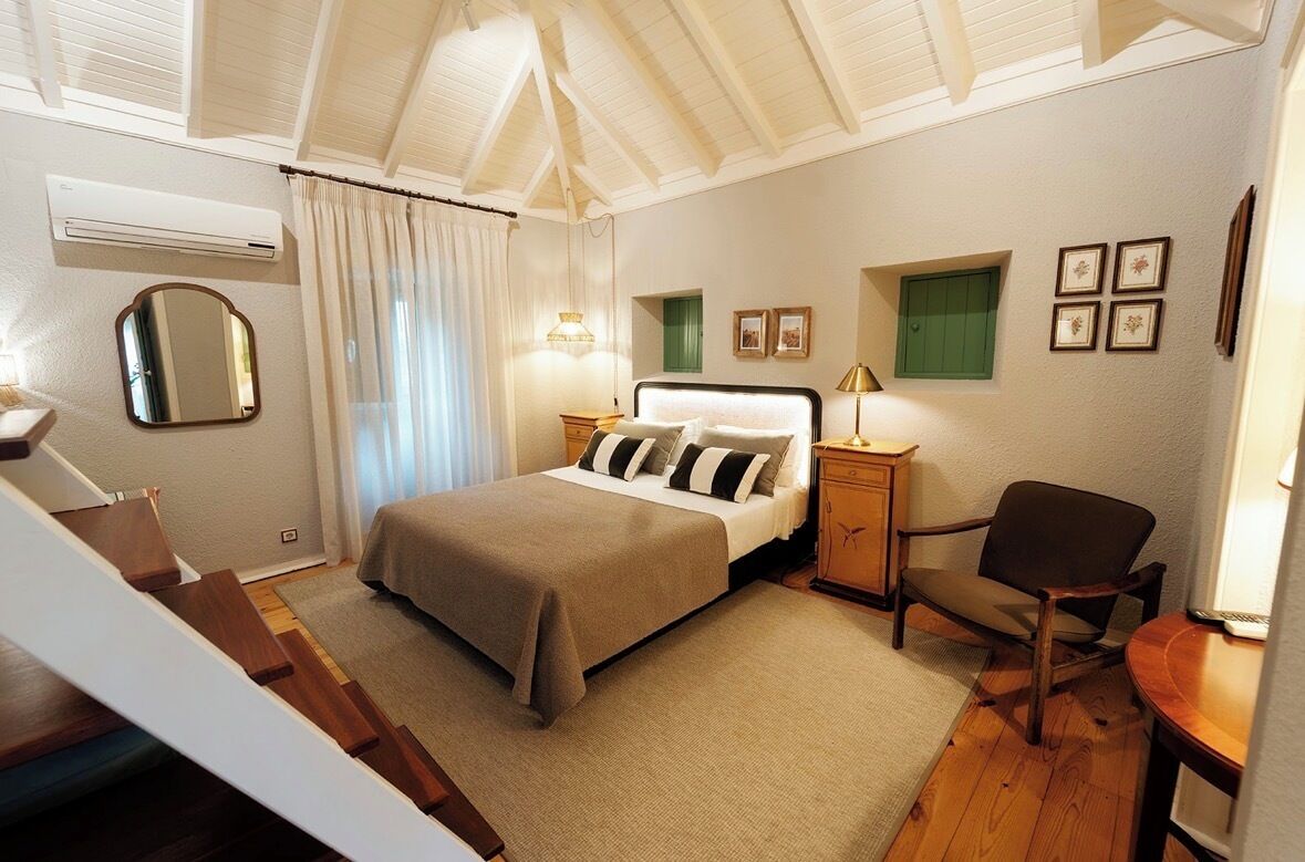 Quarto casal (with  Mezzanine) | 3 quartos, roupas de cama premium, escrivaninha, quartos à prova de som