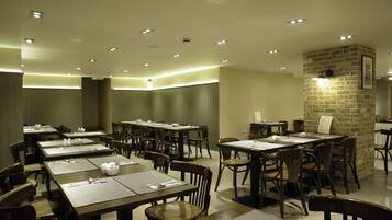 Daily cooked-to-order breakfast for a fee