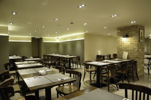 فطور مطهو حسب الطلب يوميًا مقابل رسوم