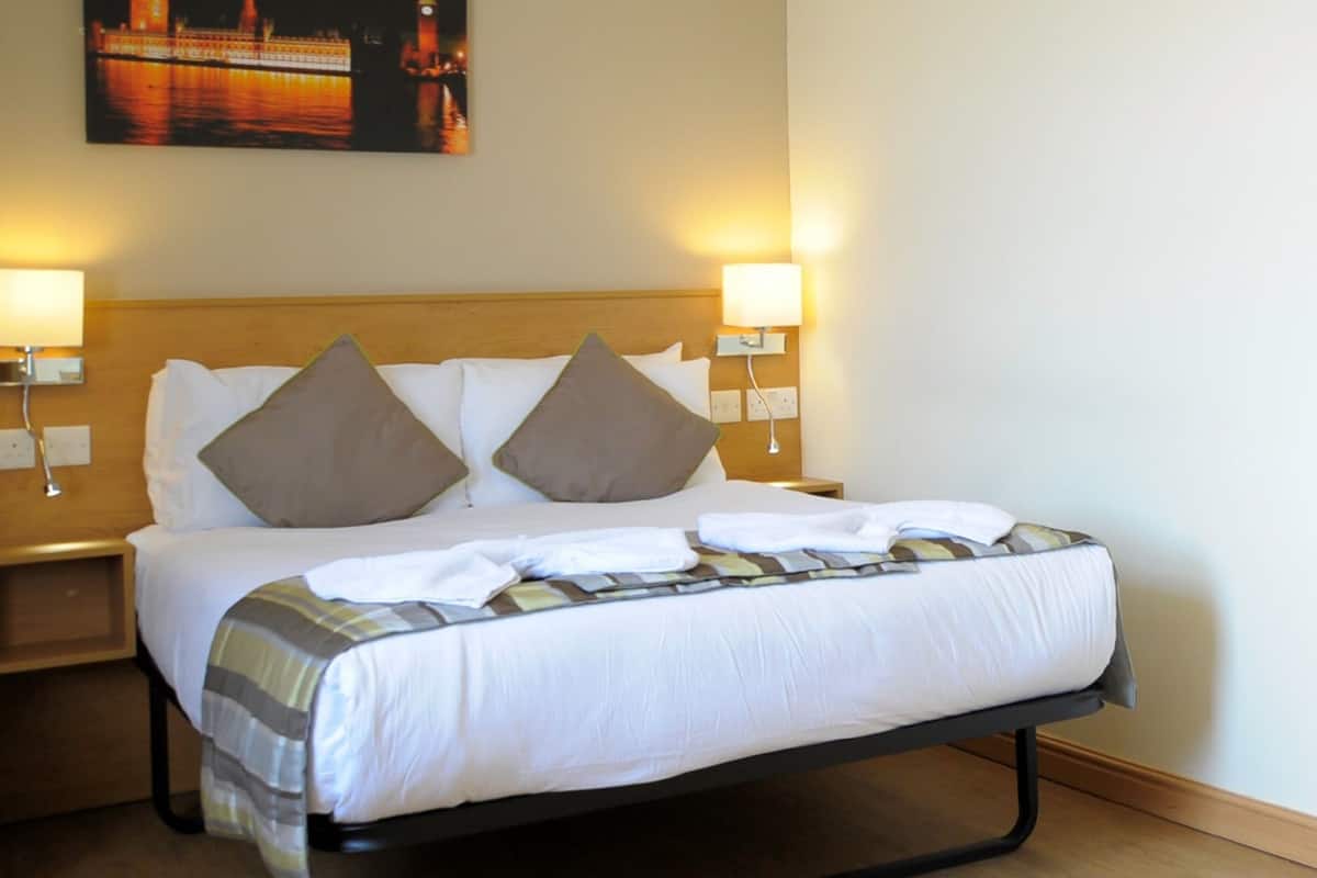 Double Room without Window | Een kluis op de kamer, een strijkplank/strijkijzer, gratis wifi